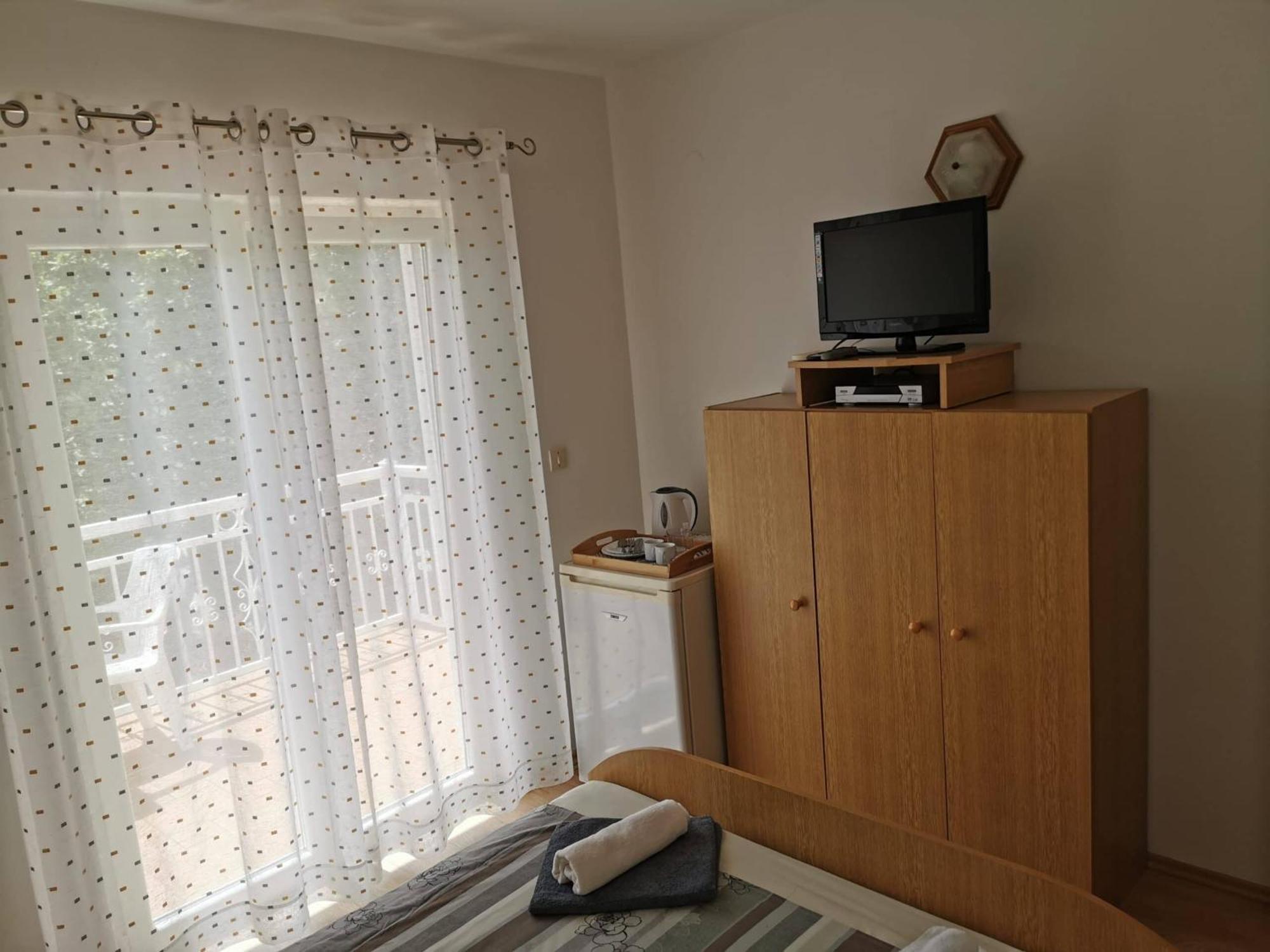 Apartments And Rooms 奈维斯 客房 照片